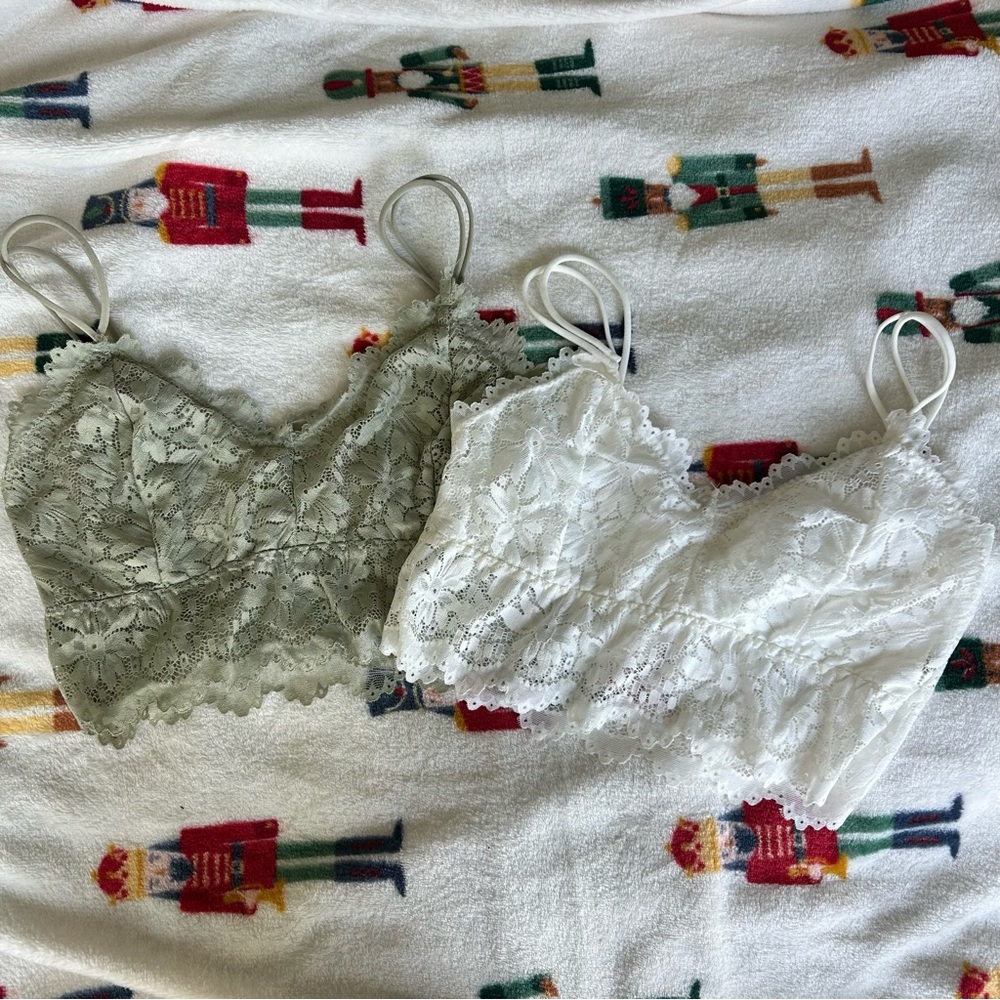 {SOLD} 2-Pack (M-L) NWOT Green & White Padless Lace Bralettes